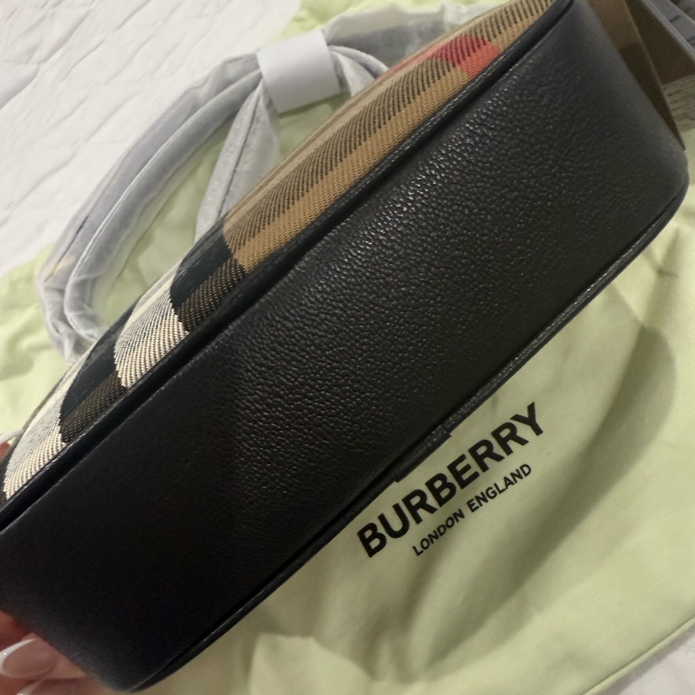 NWT Burberry Camera Bag - Picture 5 of 5